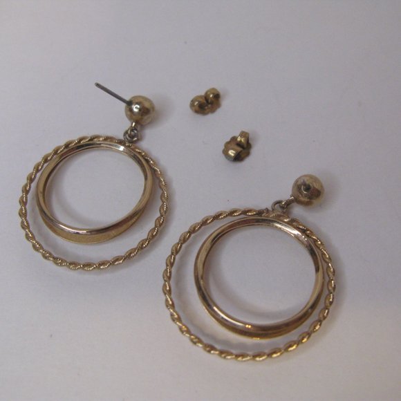 Avon In A Whirl Pierced Gold Tone Earrings 1976 - Picture 3 of 6